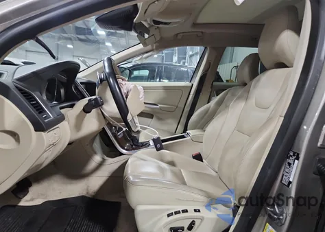 2015 Volvo Xc60 T6 Platinum z USA, uszkodzony, nr VIN YV4902RM5F2641146